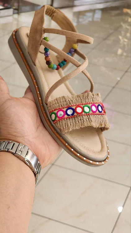 صندل زنانه سبک با طراحی سنتی