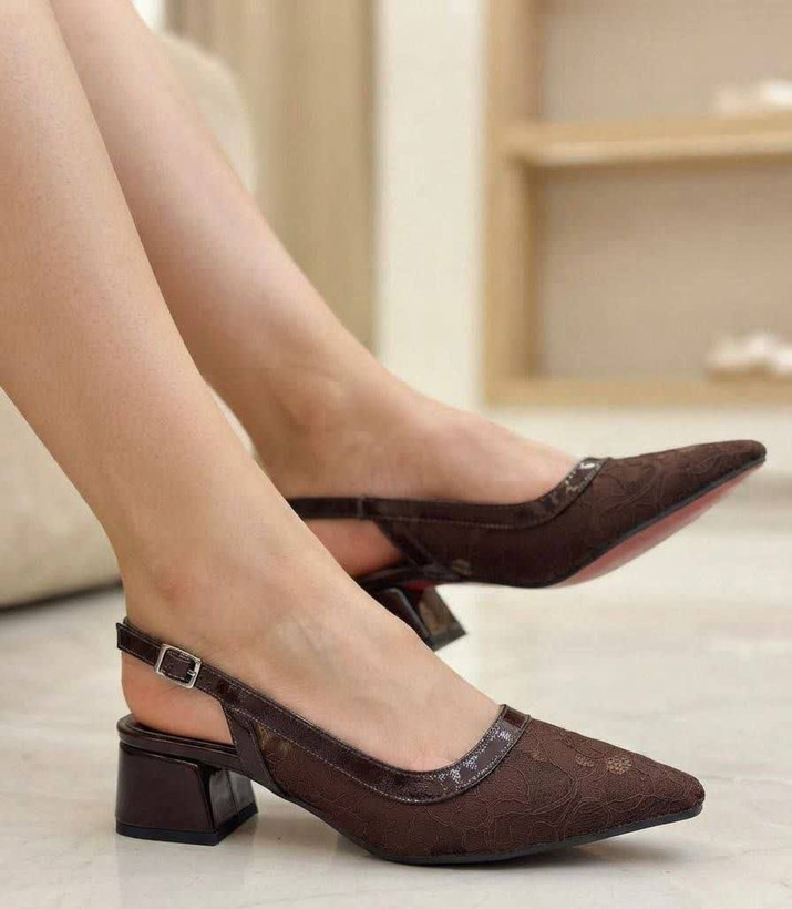 صندل اسلینگبک زنانه توری طرحدار قهوهای