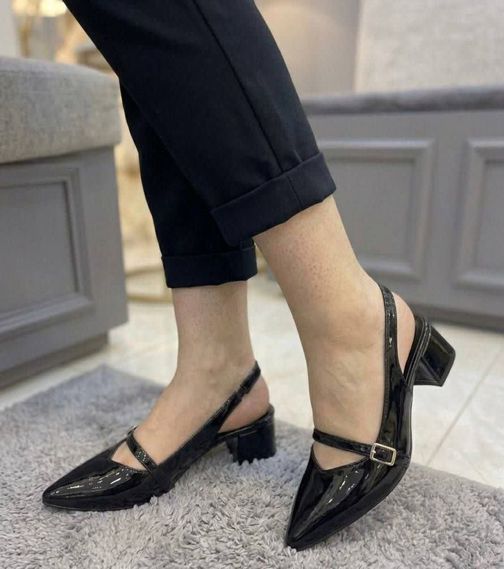 صندل زنانه مجلسی مشکی با پاشنه ۳ سانت و طراحی slingback
