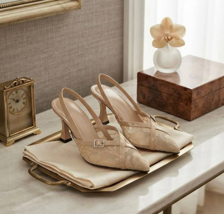 کفش زنانه مجلسی کرم با طراحی slingback و پاشنه ۷ سانت