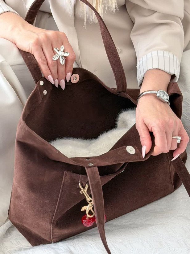 کیف جیر زنانه مدل کانته با آویز گیلاسی تزیینی و طراحی مناسب استایل دانشجویی