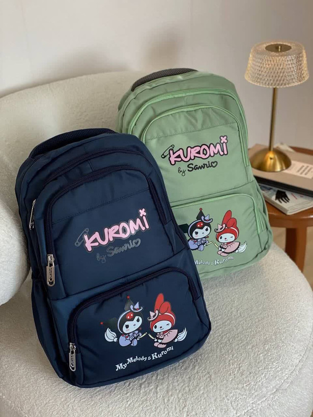 کوله پشتی مدرسهای دخترانه طرح کرومی (Kuromi) مدل Sanrio - ابعاد ۴۲×۲۹