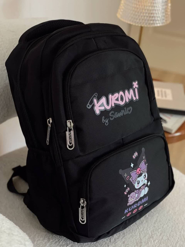 کوله پشتی مدرسهای دخترانه طرح کرومی (Kuromi) مدل Sanrio - ابعاد ۴۲×۲۹