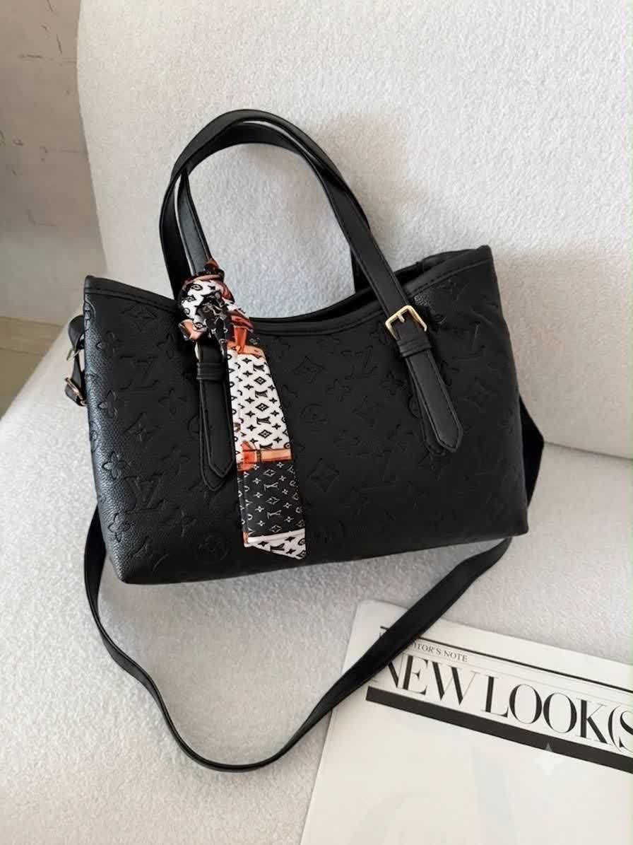 کیف مجلسی زنانه طرح LV رنگ مشکی با اسکارف طرح‌دار