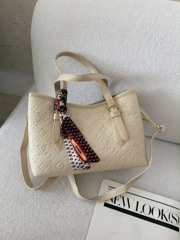 کیف دستی زنانه طرح ال وی رنگ کرم با آویز اسکارف ابریشمی