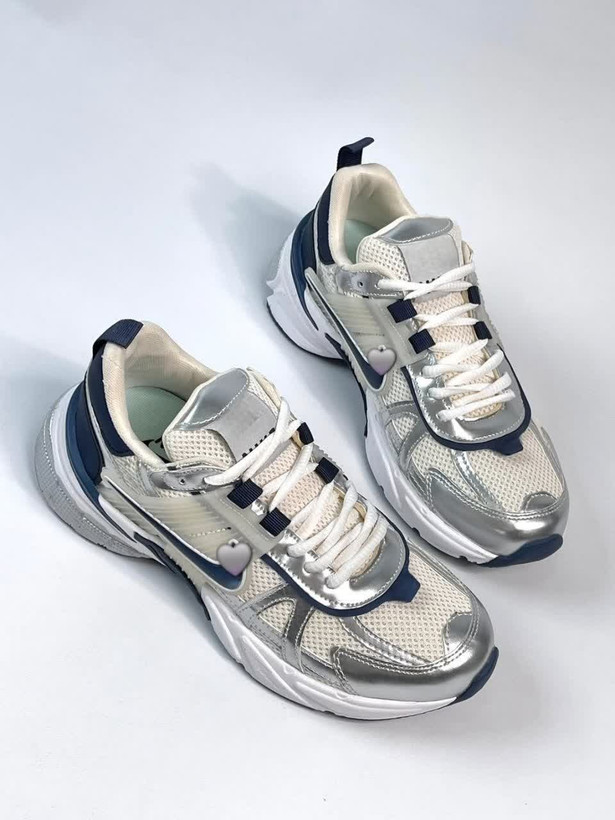 کتونی زنانه نایک Nike V2K Run - رنگ نقرهای سرمهای - کیفیت هایکپی درجه یک