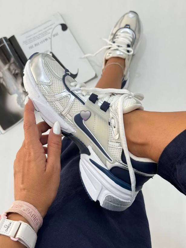 کتونی زنانه نایک Nike V2K Run - رنگ نقرهای سرمهای - کیفیت هایکپی درجه یک