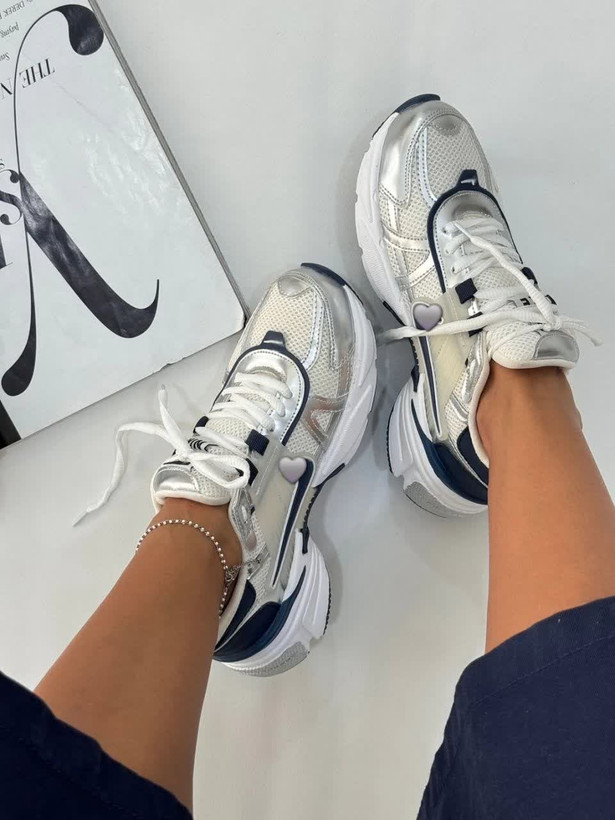 کتونی زنانه نایک Nike V2K Run - رنگ نقرهای سرمهای - کیفیت هایکپی درجه یک