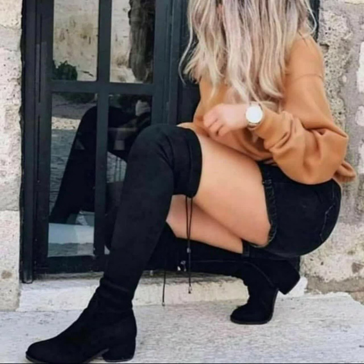 استایل پاییزی با بوت بلند ۵۰ سانتیمتری جورابی و شلوار جین